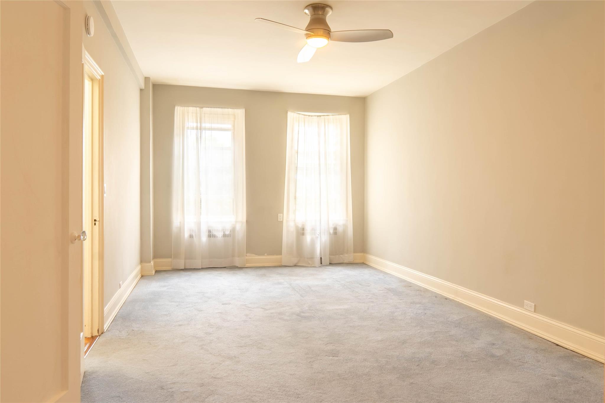 8 Barstow Road # 4F, Great Neck, NY 11021