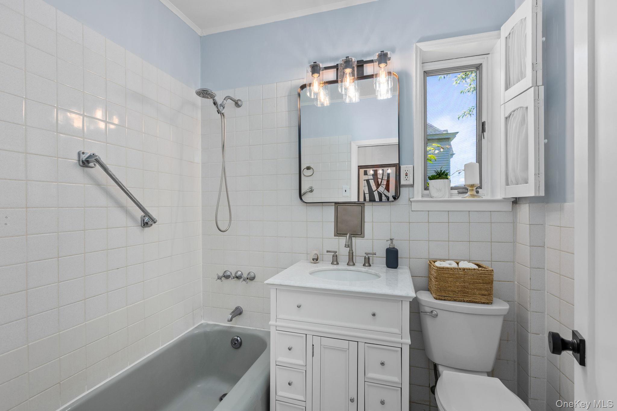 25 Bay Street, Bronx, NY 10464