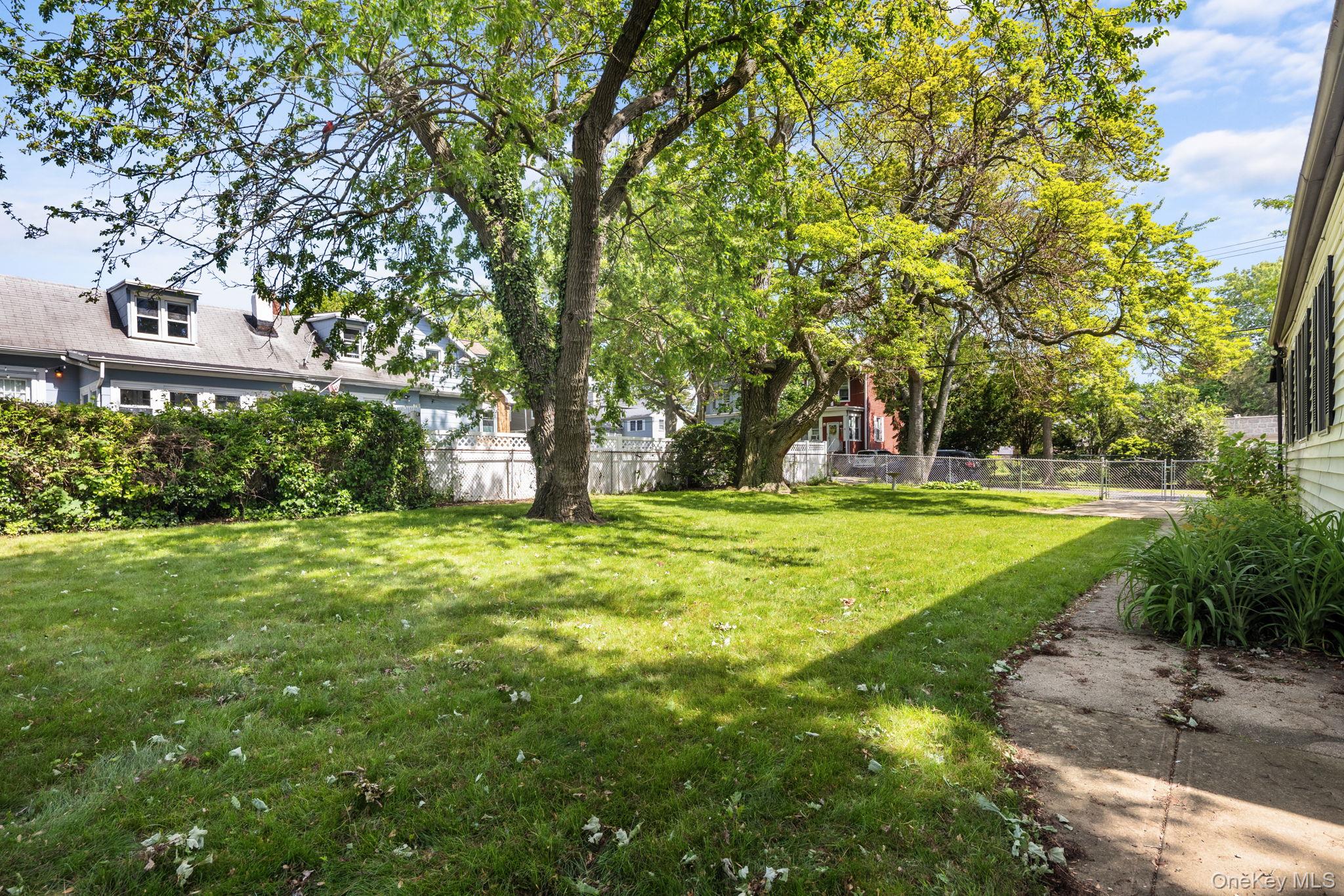 25 Bay Street, Bronx, NY 10464