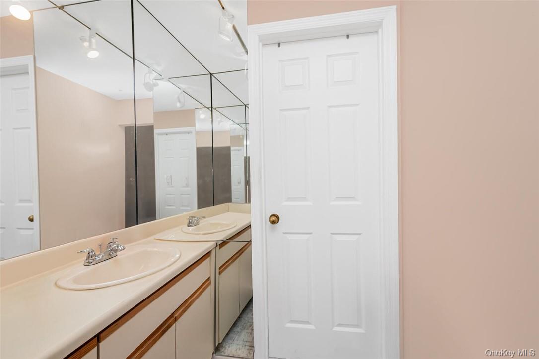 10 Nob Hill Drive, Elmsford, NY 10523