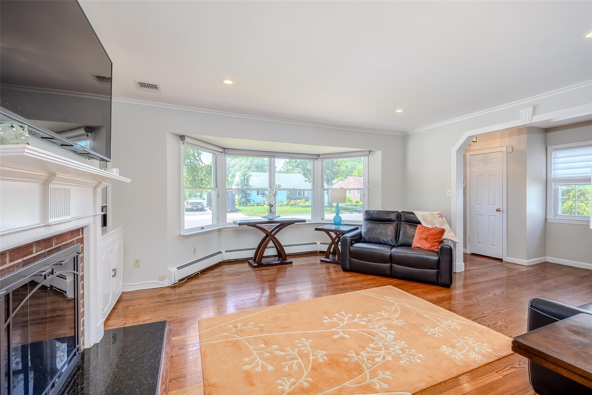 11 Spruce Street, Garden City, NY 11530