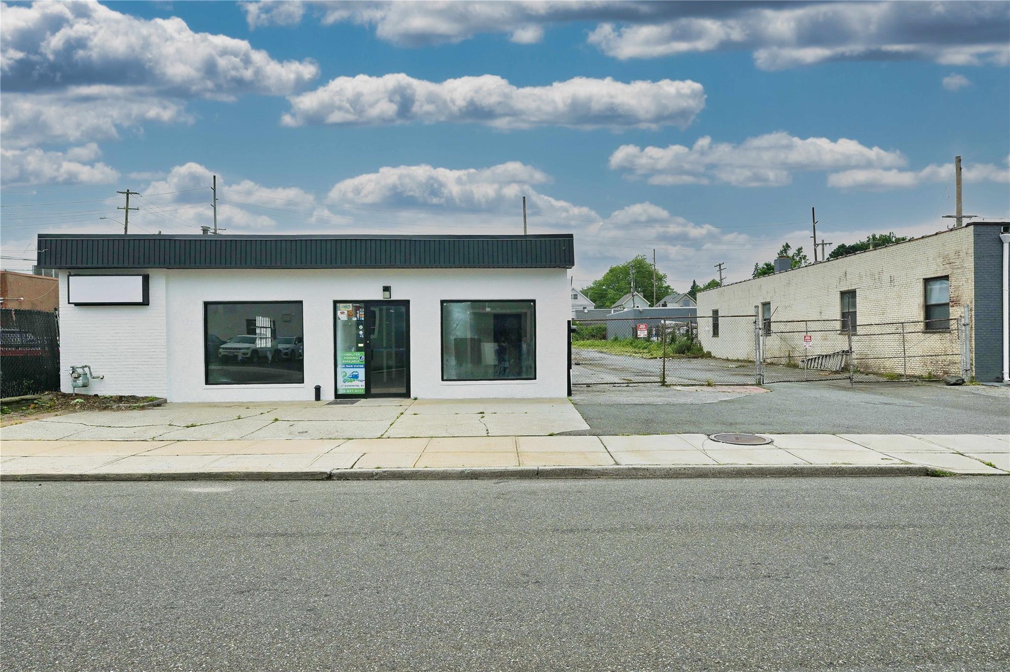 88 S Bayles Avenue, Port Washington, NY 11050