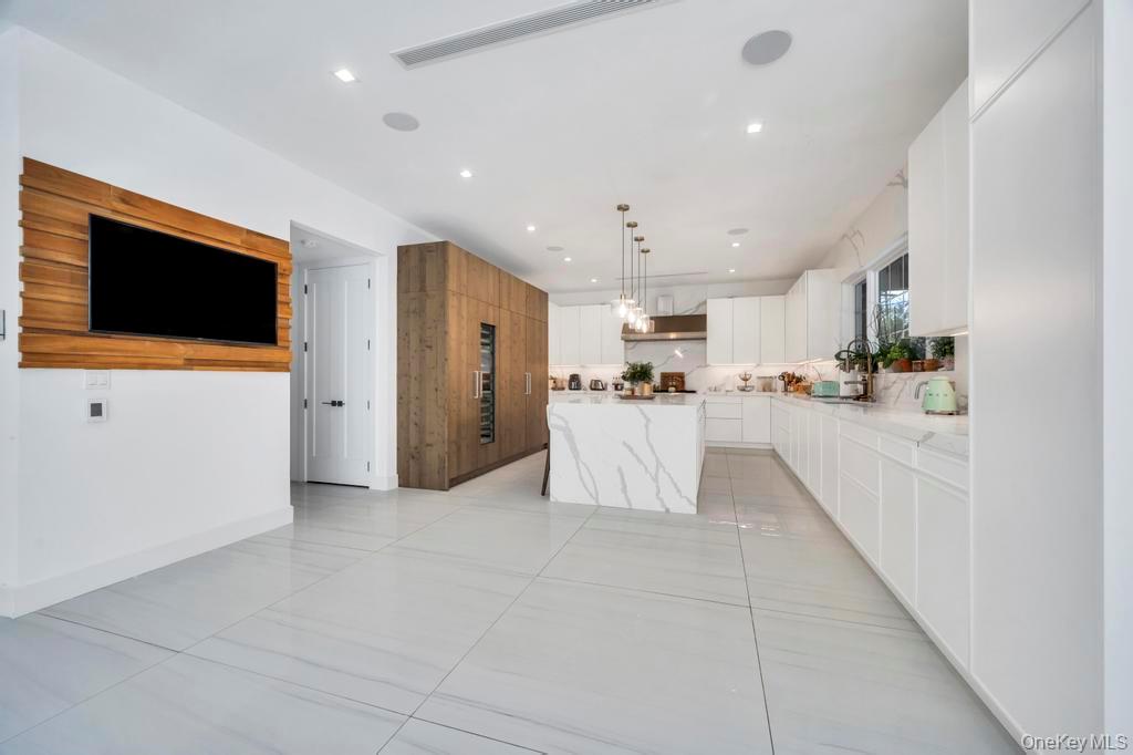 50 Gristmill Lane, Great Neck, NY 11023