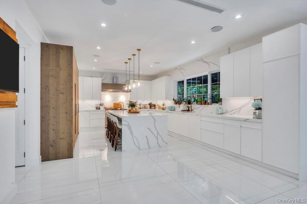 50 Gristmill Lane, Great Neck, NY 11023