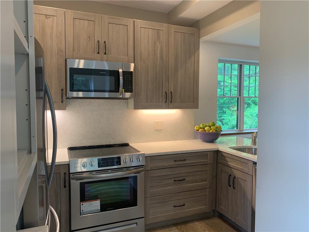 41 Lake Drive # Unit #B, Lake Peekskill, NY 10537