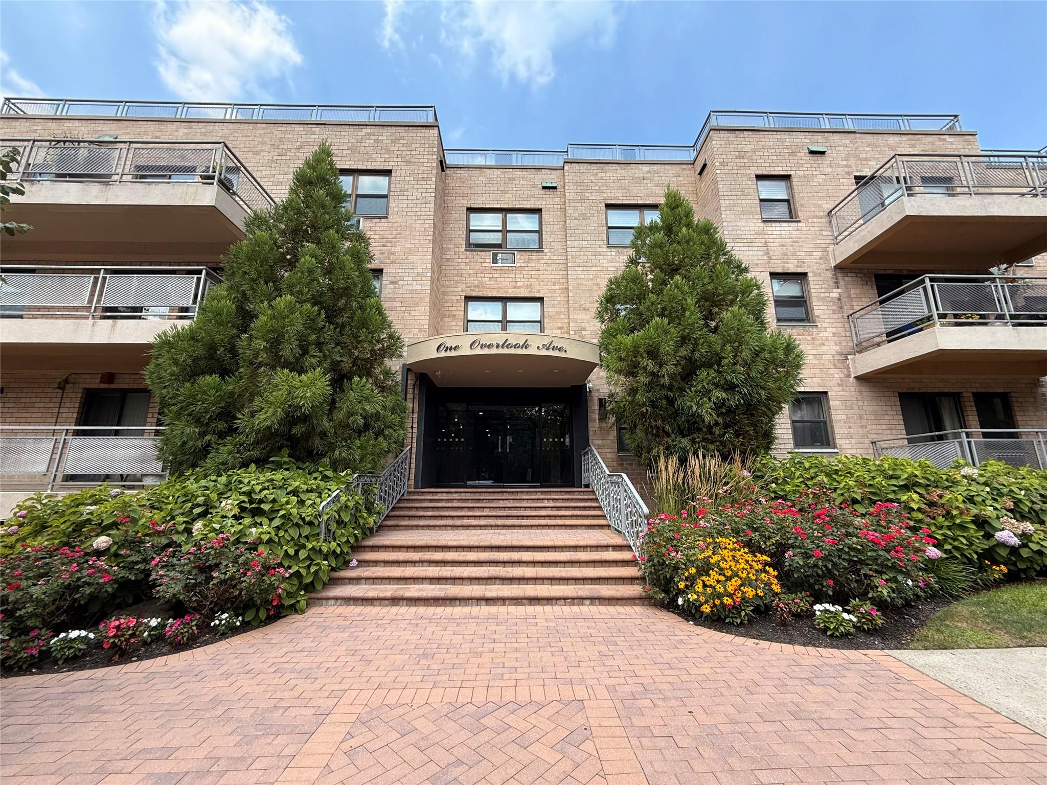 1 overlook Avenue # 1L, Great Neck, NY 11021