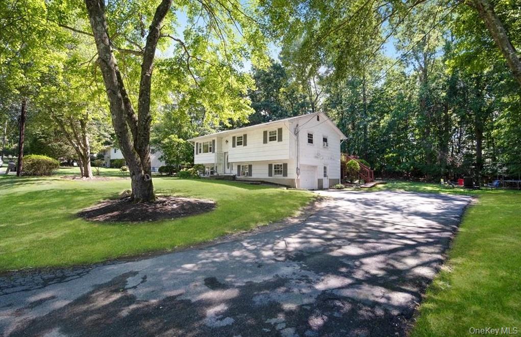 62 Laura Drive, Airmont, NY 10952