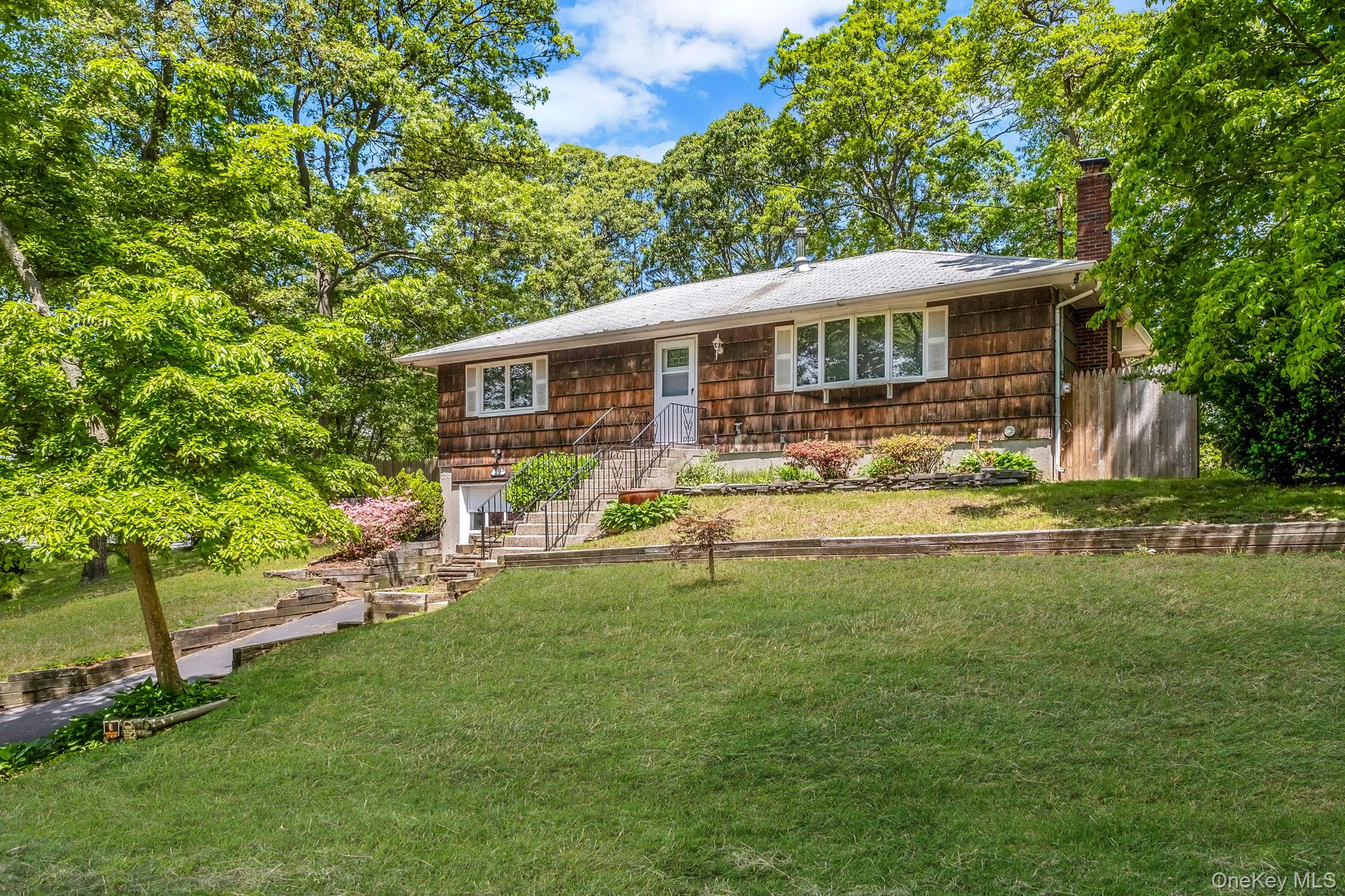 29 Patchogue Road, Sound Beach, NY 11789