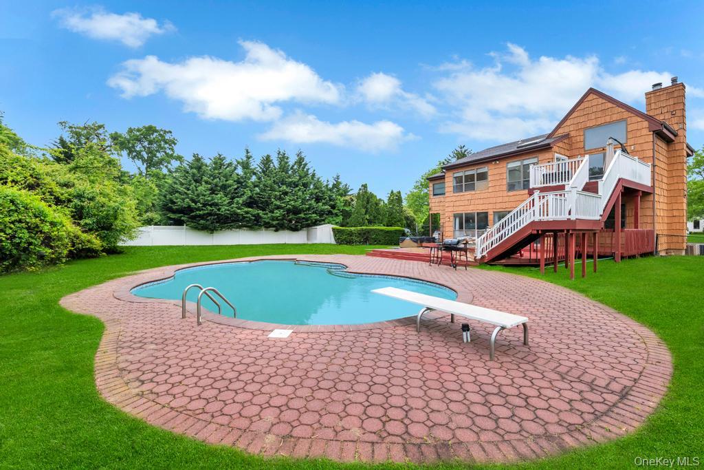 4 Bridle Court, Northport, NY 11768