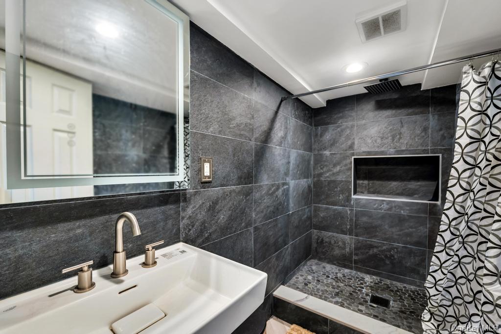 4 Bridle Court, Northport, NY 11768