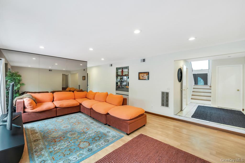 4 Bridle Court, Northport, NY 11768