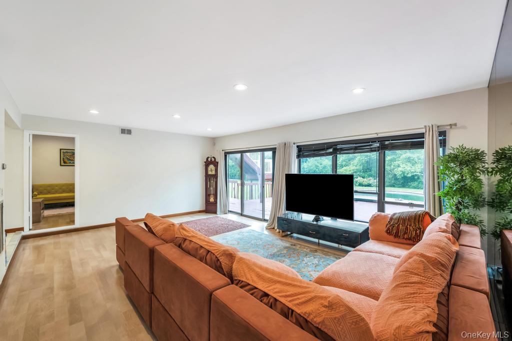 4 Bridle Court, Northport, NY 11768