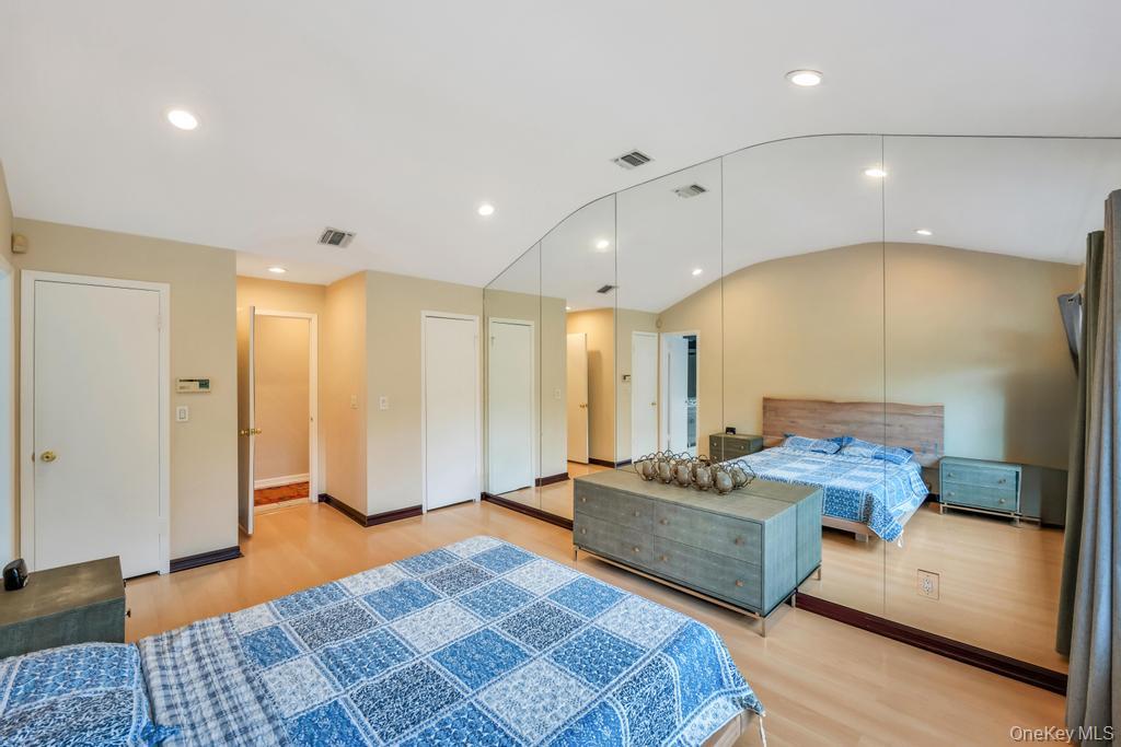 4 Bridle Court, Northport, NY 11768