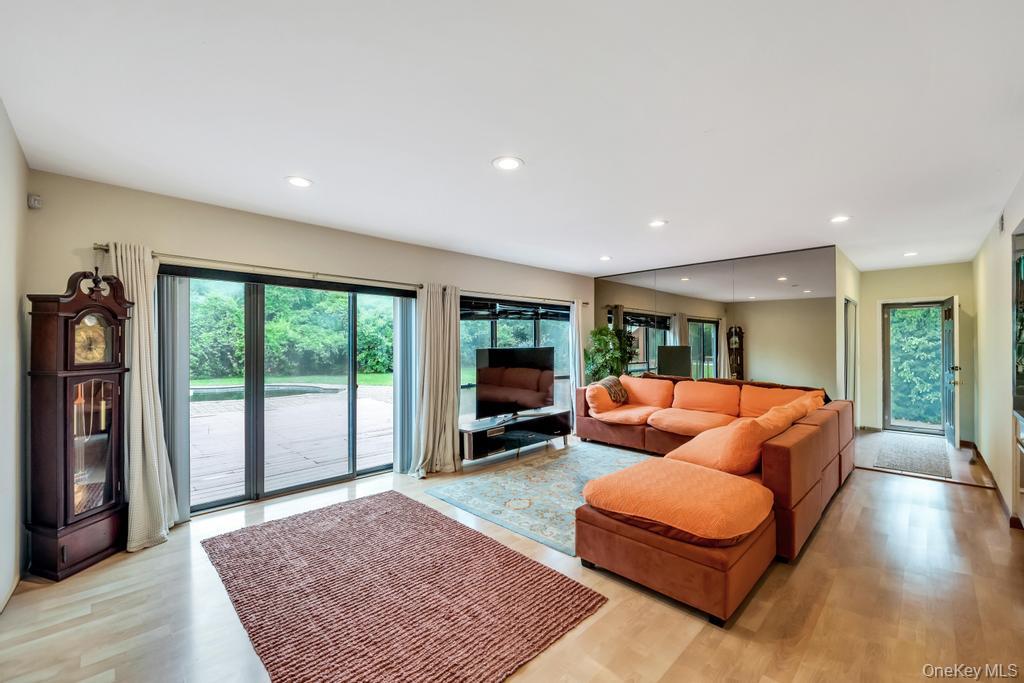 4 Bridle Court, Northport, NY 11768