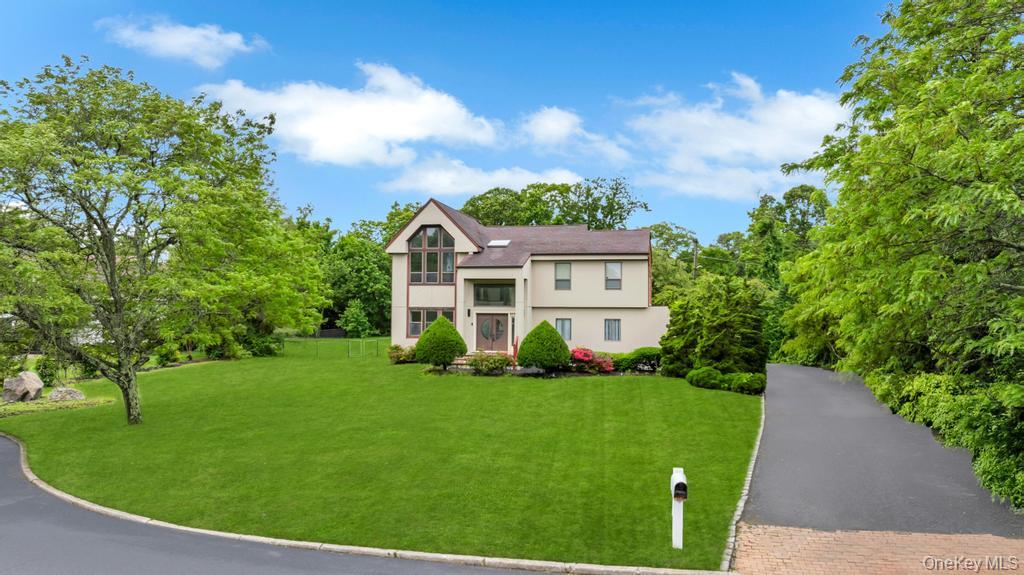 4 Bridle Court, Northport, NY 11768