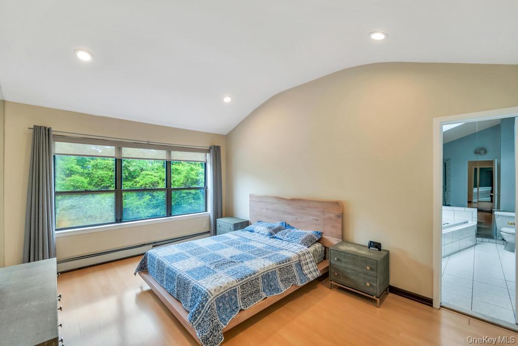 4 Bridle Court, Northport, NY 11768