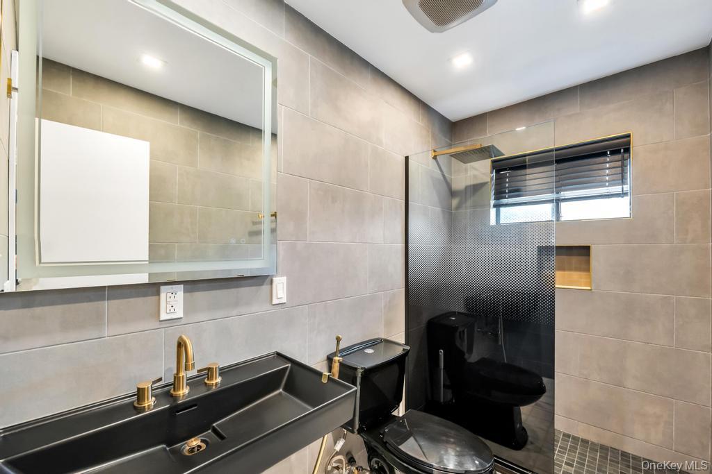 4 Bridle Court, Northport, NY 11768