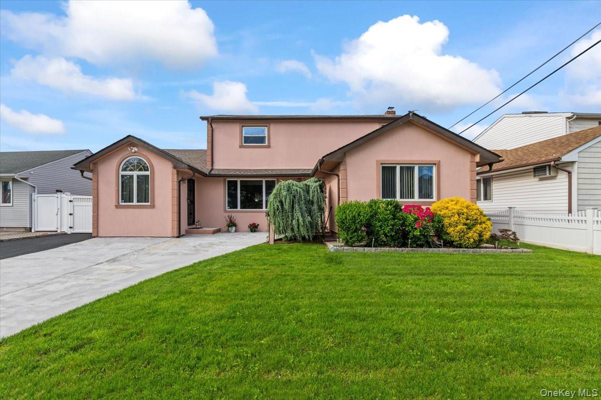 61 Cheshire Road, Bethpage, NY 11714