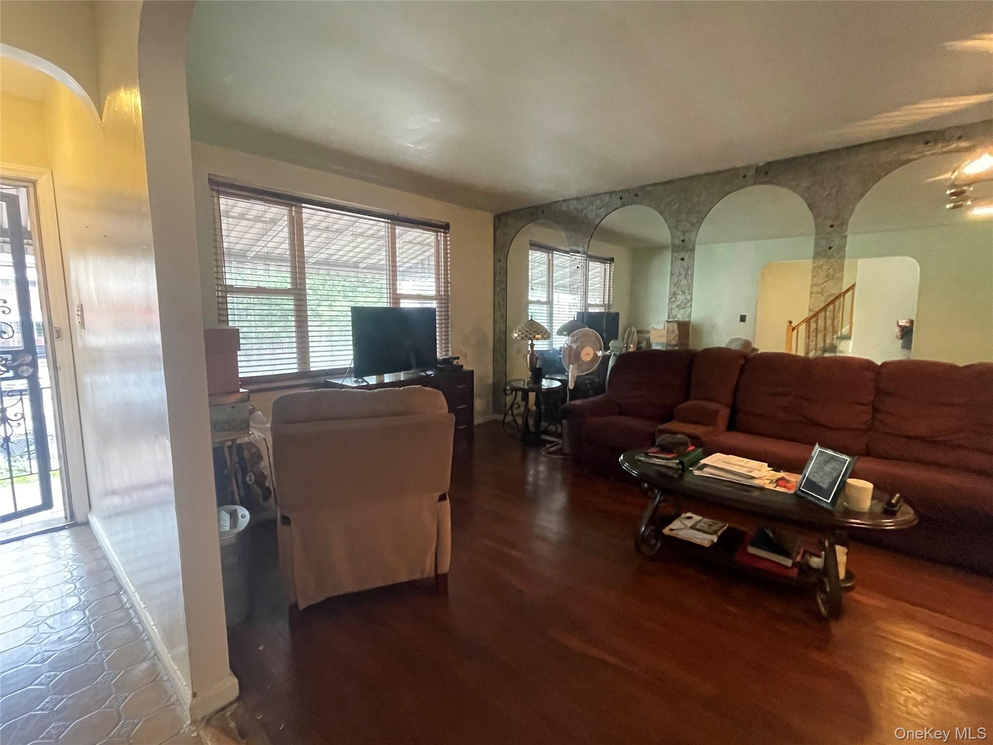 1037 E 214th Street, Bronx, NY 10469