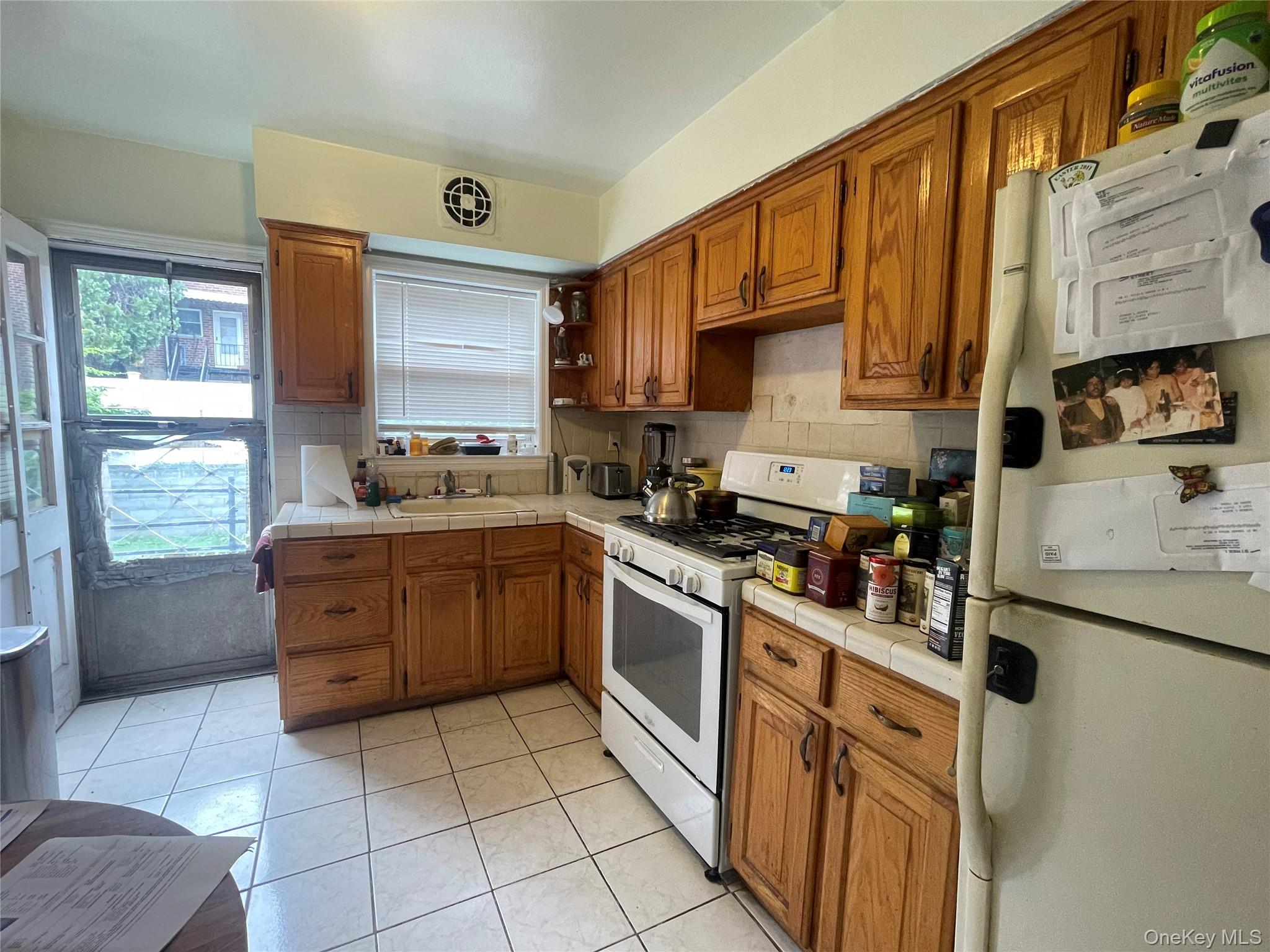 1037 E 214th Street, Bronx, NY 10469