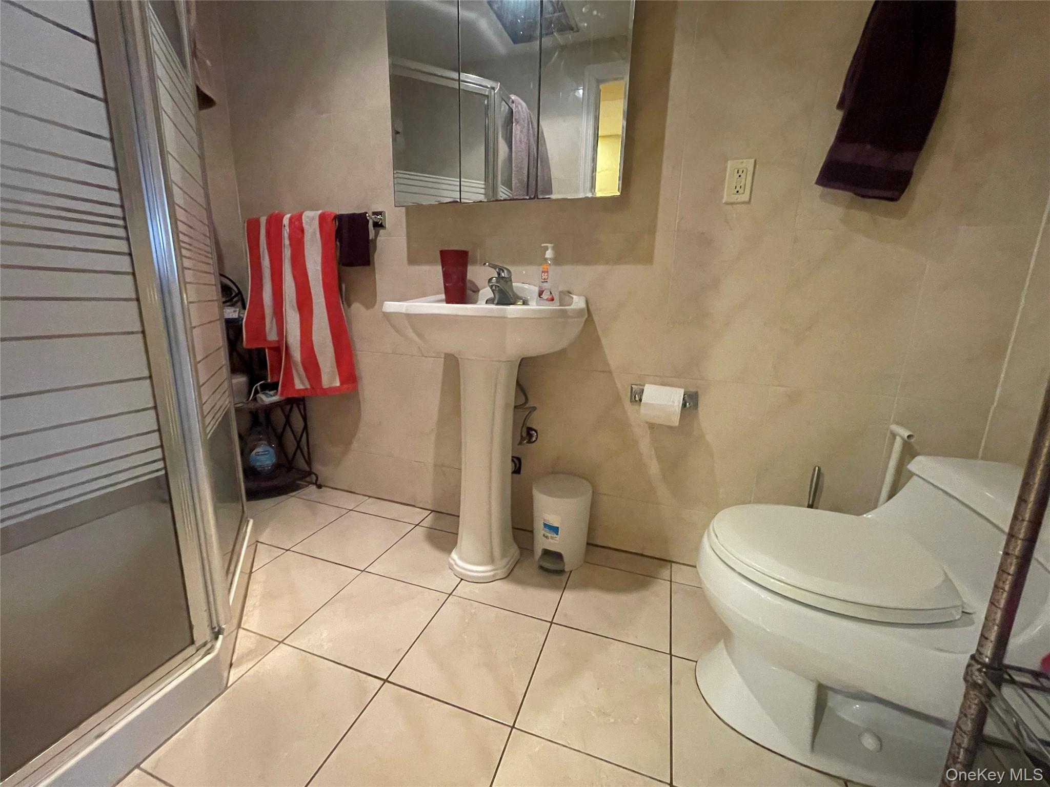 1037 E 214th Street, Bronx, NY 10469