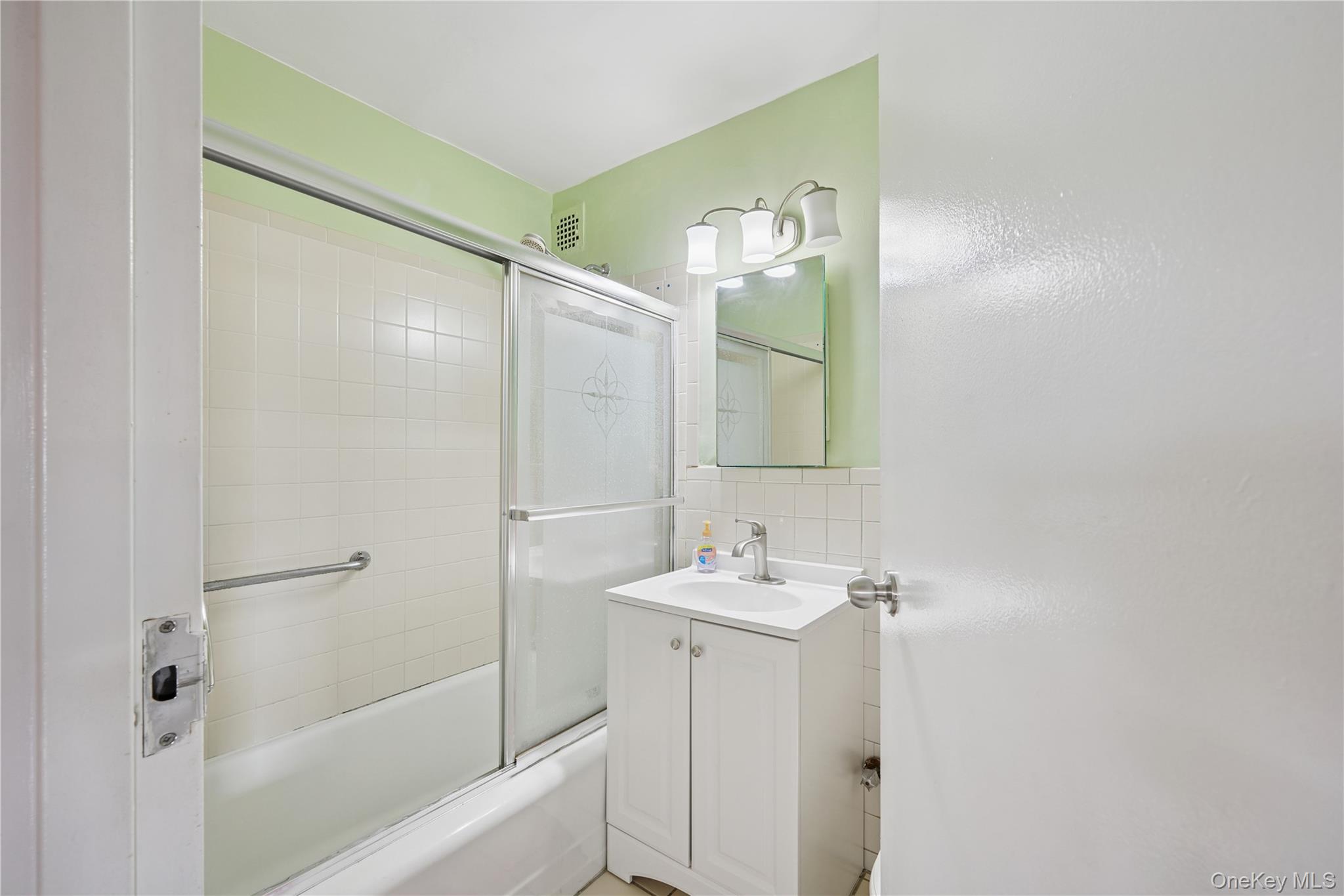 94-30 60 Ave # 3H, Elmhurst, NY 11373