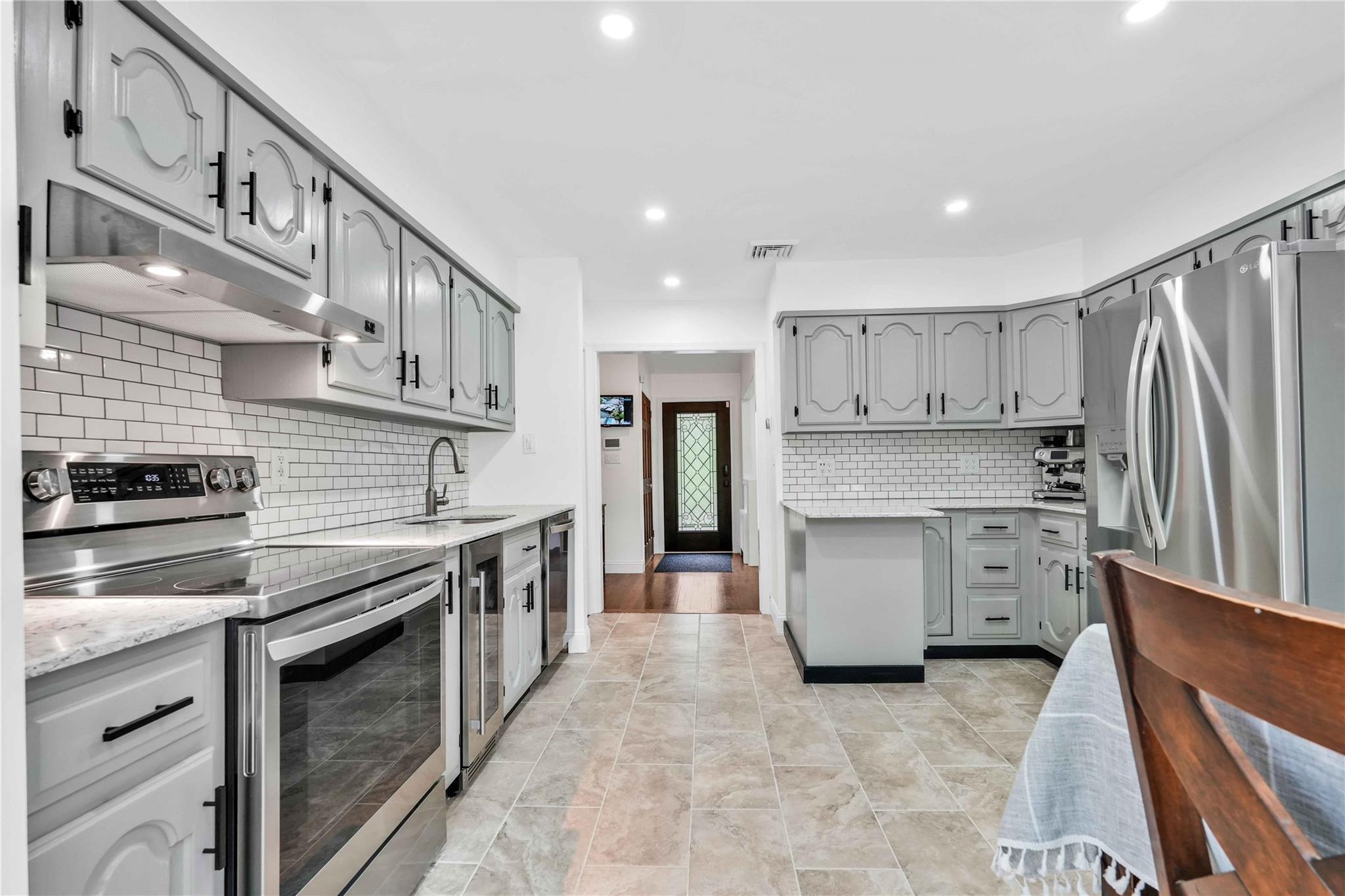 69 Bankside Drive, Centerport, NY 11721