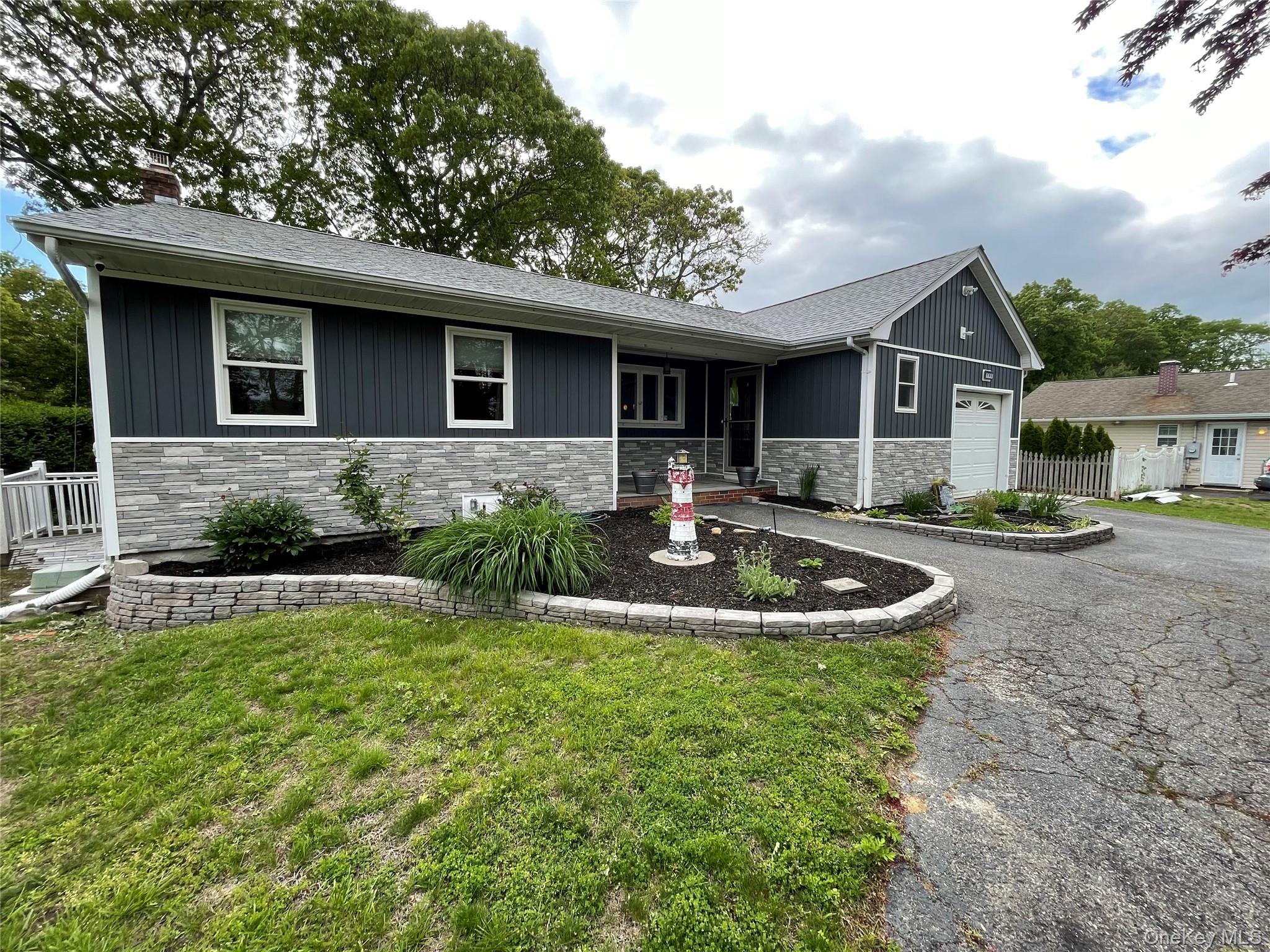 196 Holiday Boulevard, Center Moriches, NY 11934