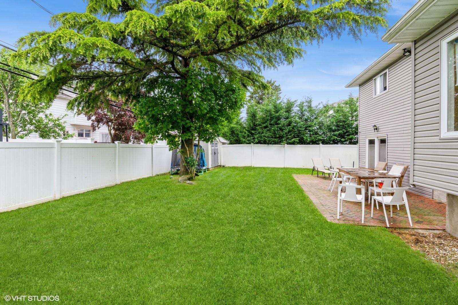 756 Dumont Place, North Woodmere, NY 11581