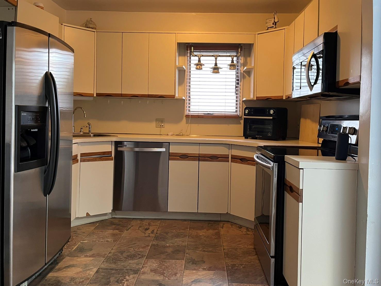 13 Reinhart Court, Melville, NY 11747