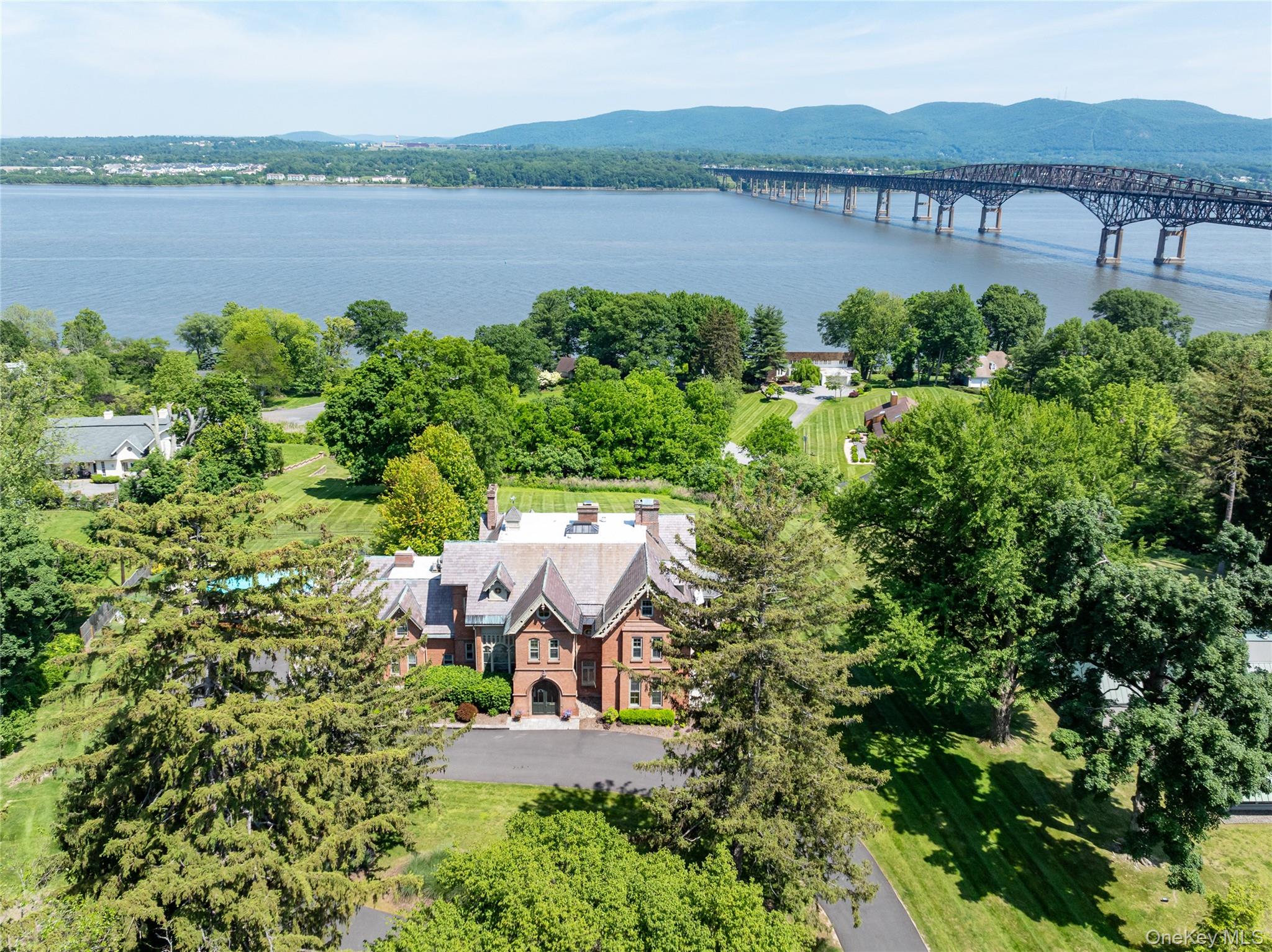 560 Grand Avenue, Balmville, NY 12550