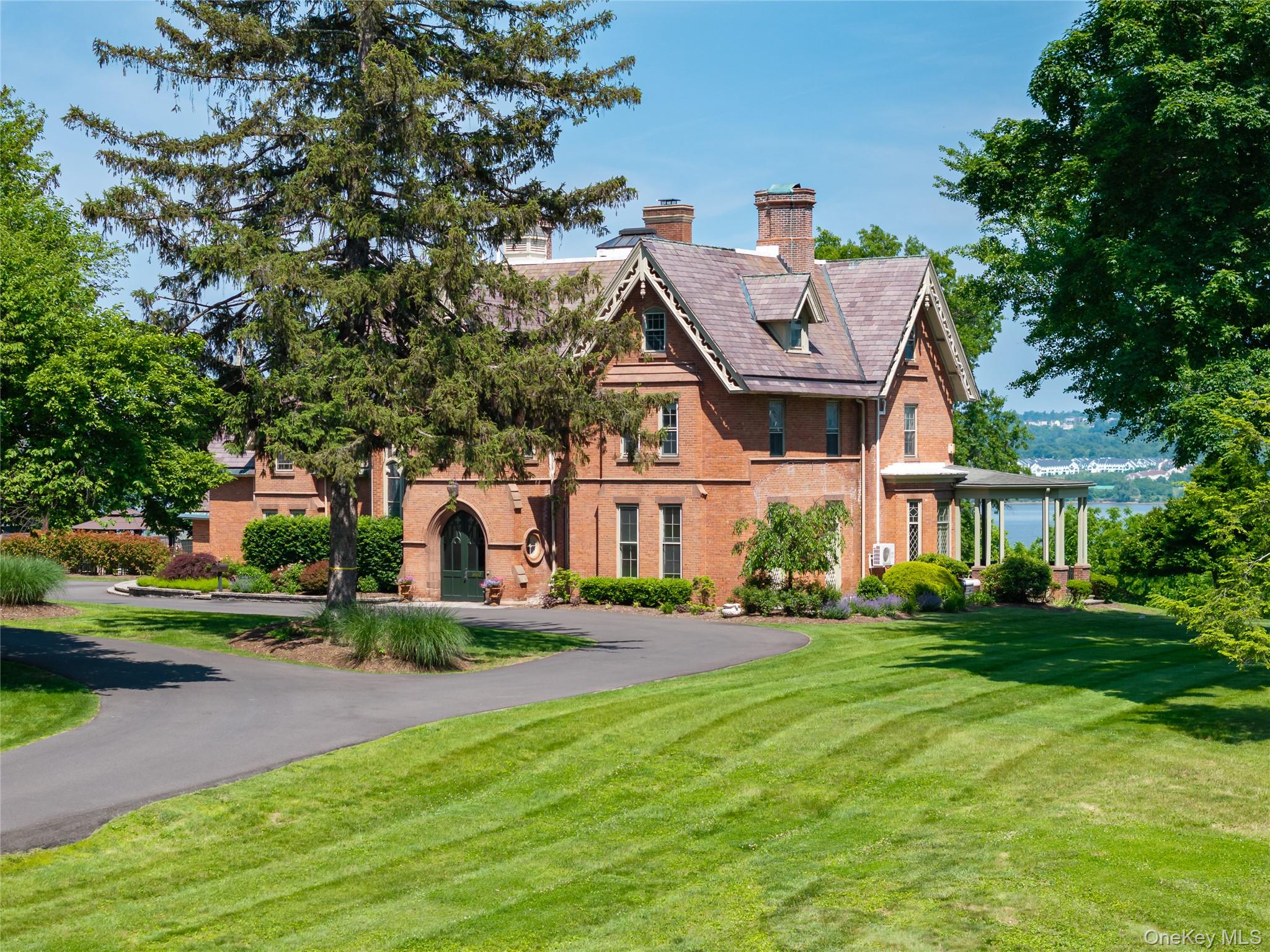 560 Grand Avenue, Balmville, NY 12550