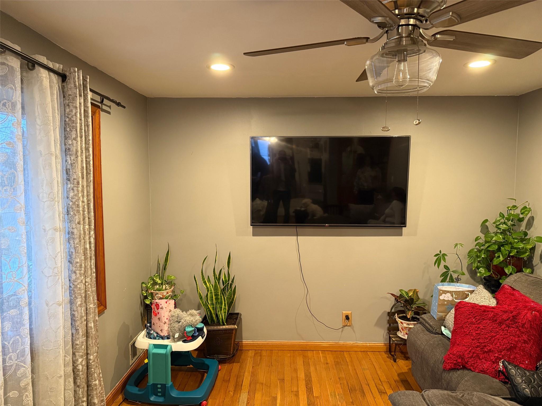 27 Pandora Drive, Brentwood, NY 11717