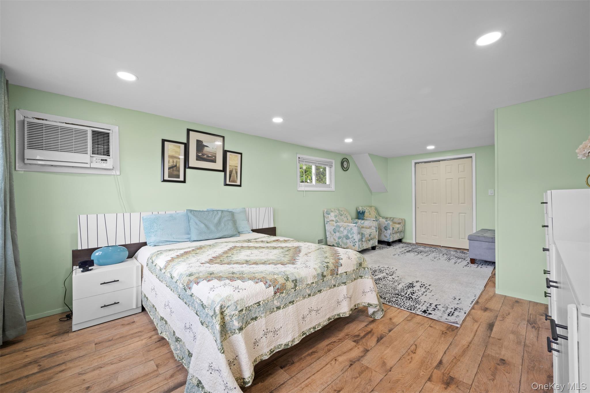 21 Westgate Road, Massapequa Park, NY 11762