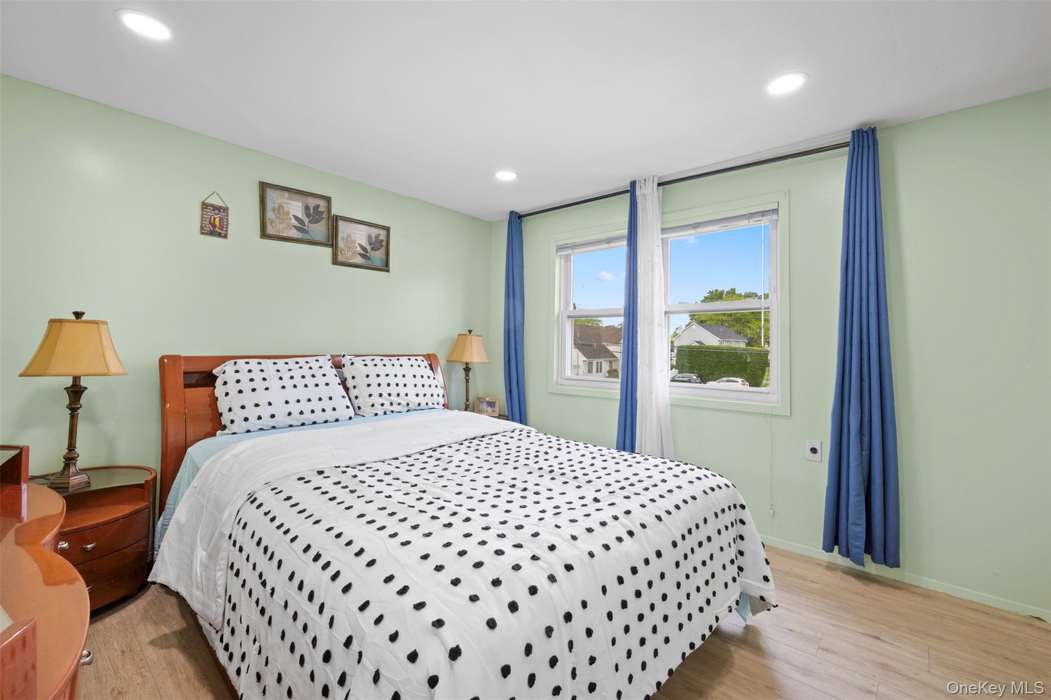 21 Westgate Road, Massapequa Park, NY 11762