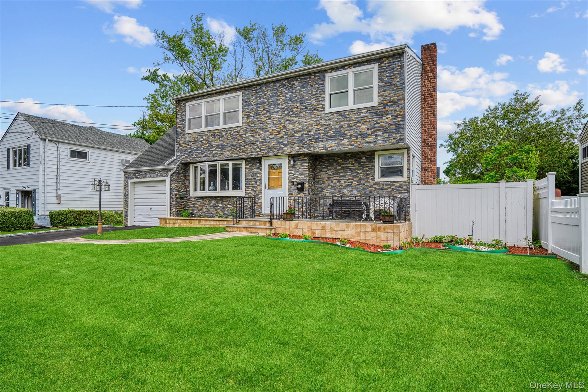 21 Westgate Road, Massapequa Park, NY 11762