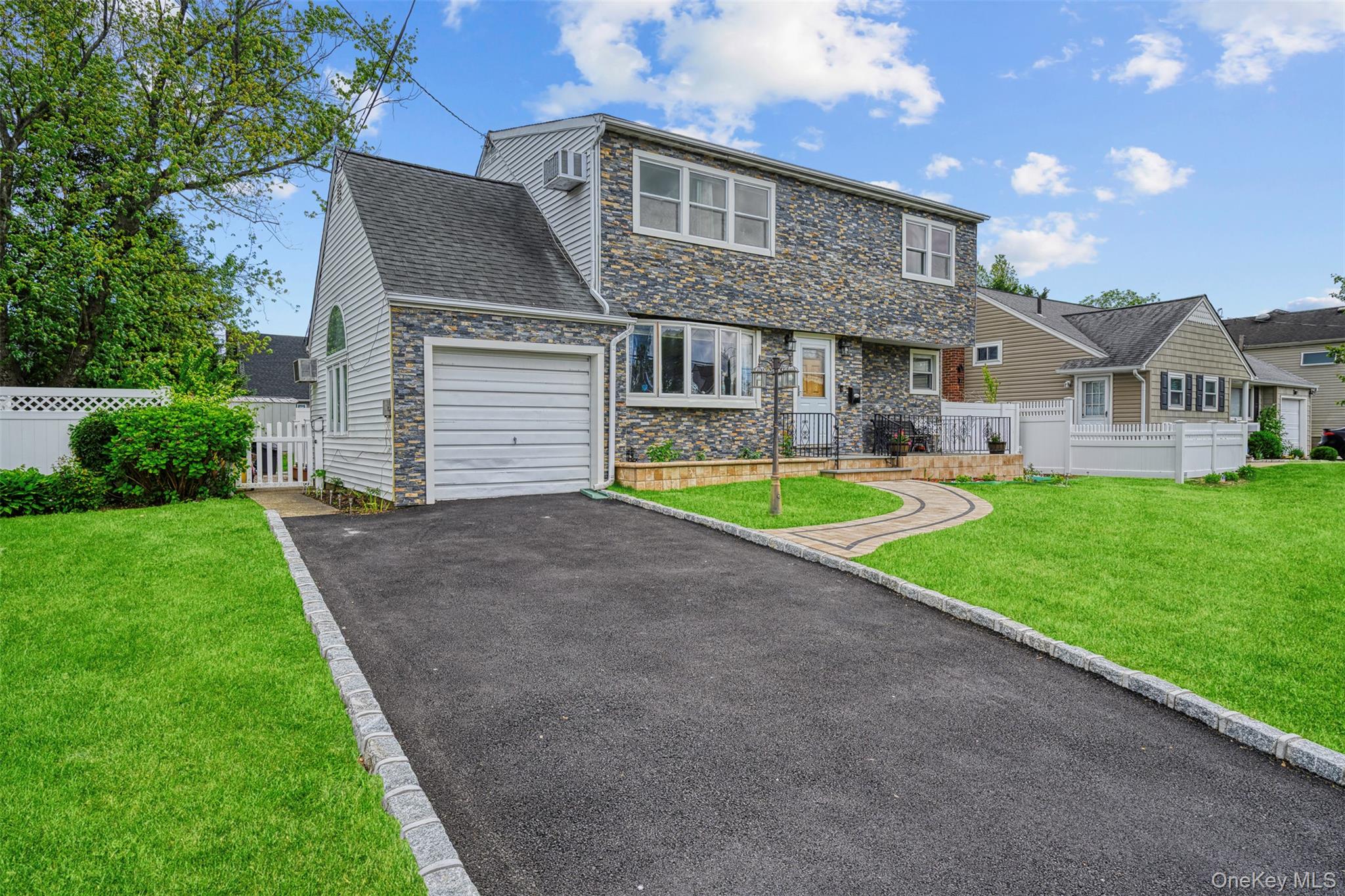 21 Westgate Road, Massapequa Park, NY 11762