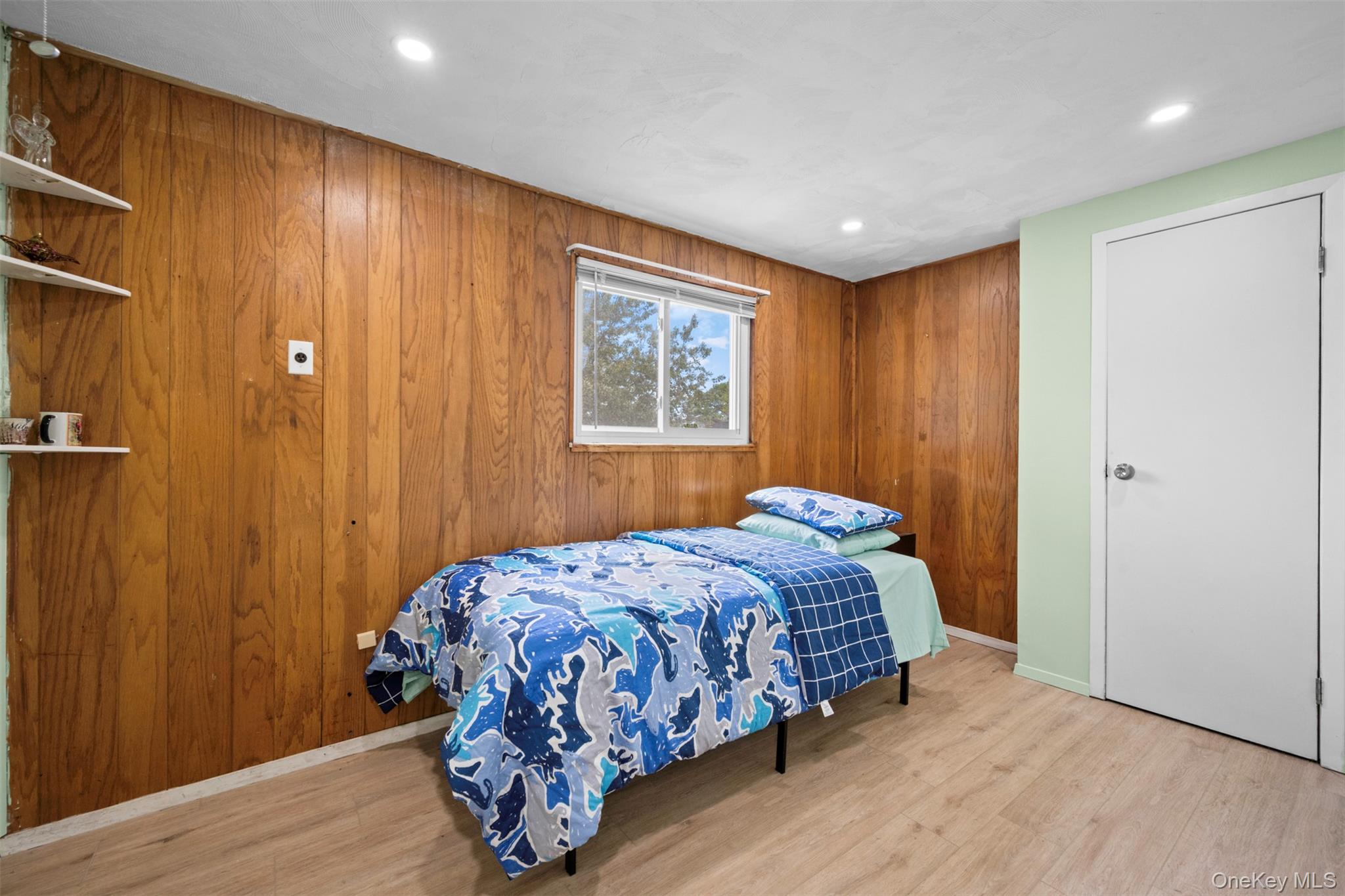 21 Westgate Road, Massapequa Park, NY 11762