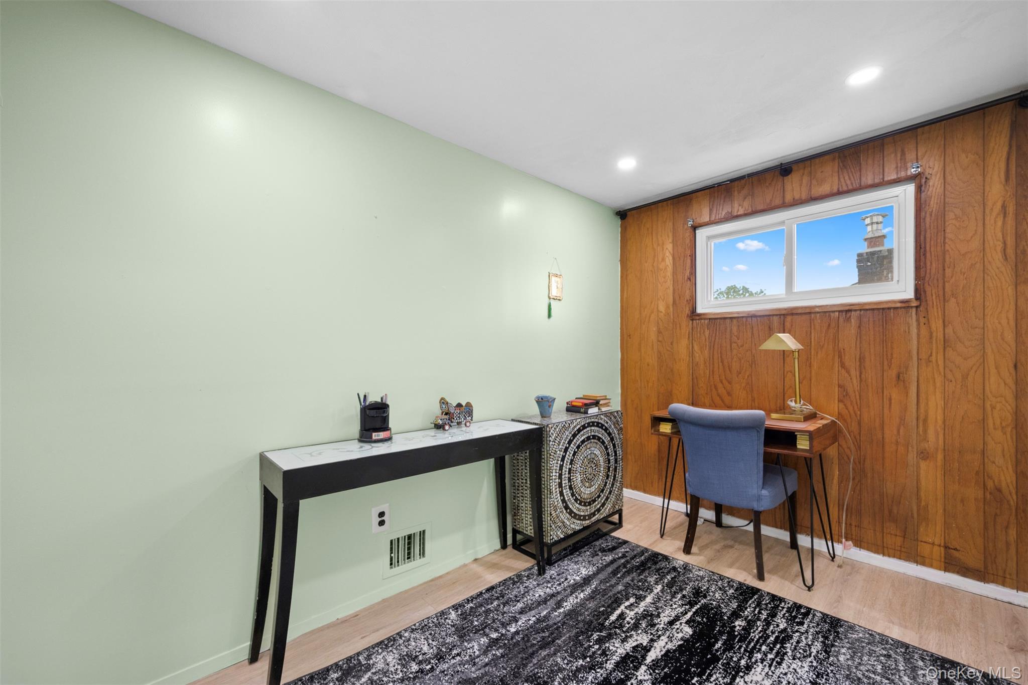 21 Westgate Road, Massapequa Park, NY 11762