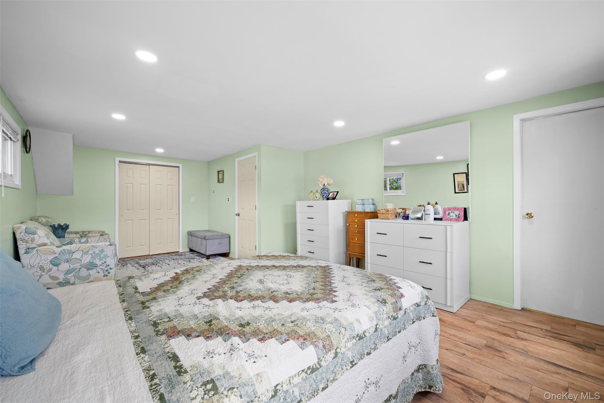 21 Westgate Road, Massapequa Park, NY 11762