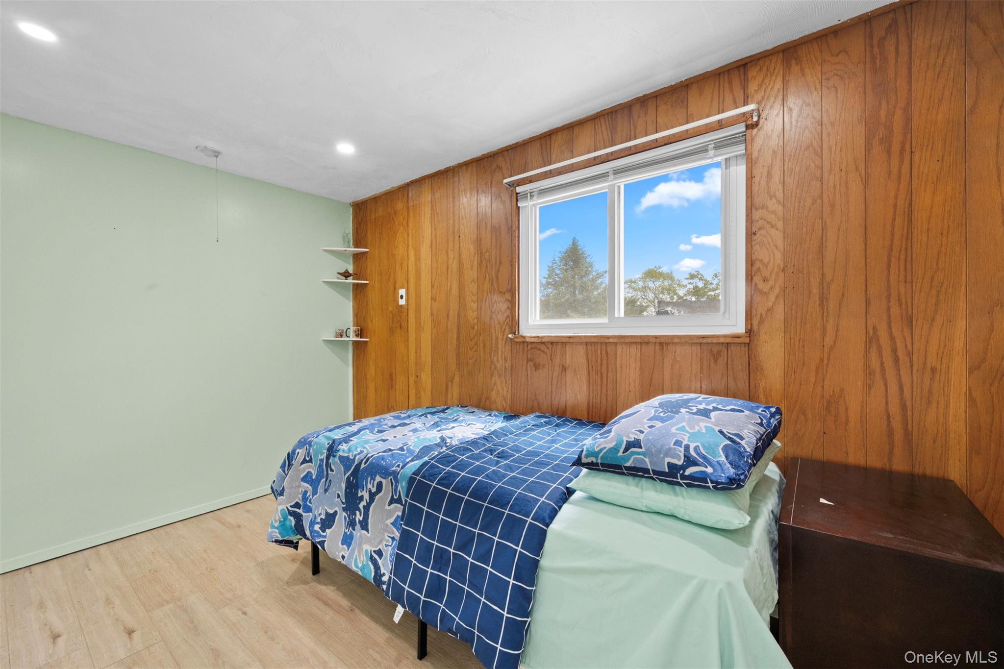 21 Westgate Road, Massapequa Park, NY 11762