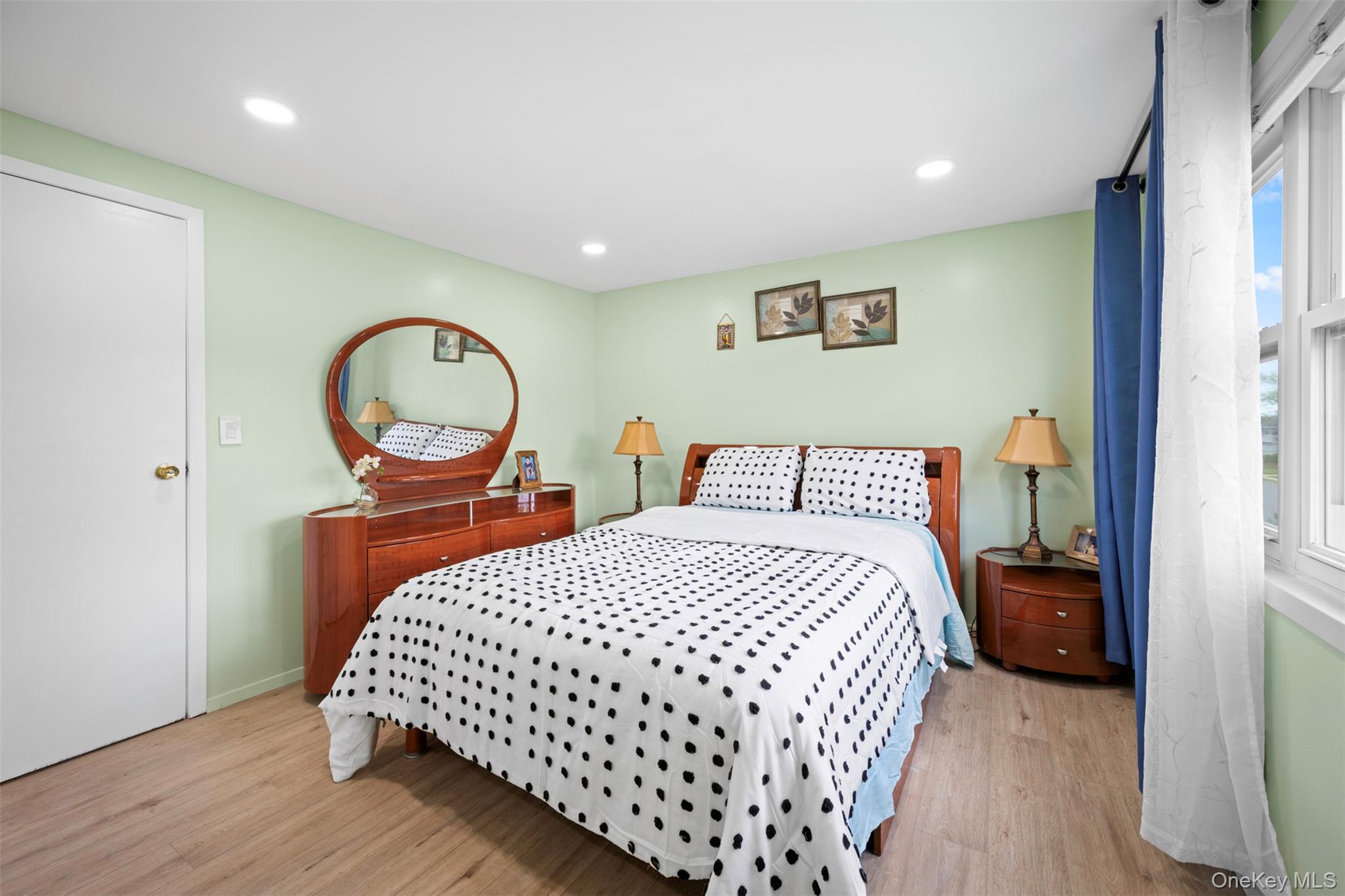 21 Westgate Road, Massapequa Park, NY 11762