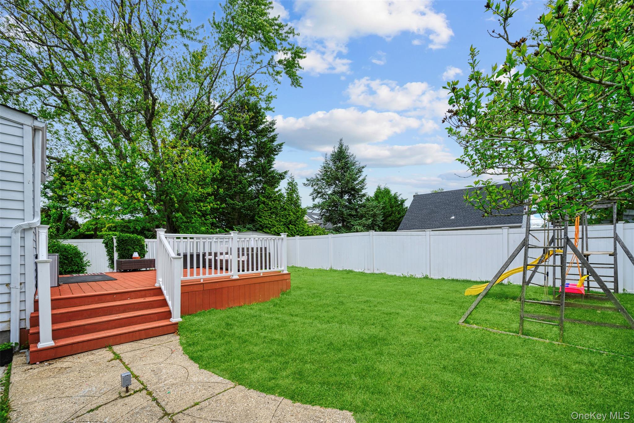 21 Westgate Road, Massapequa Park, NY 11762