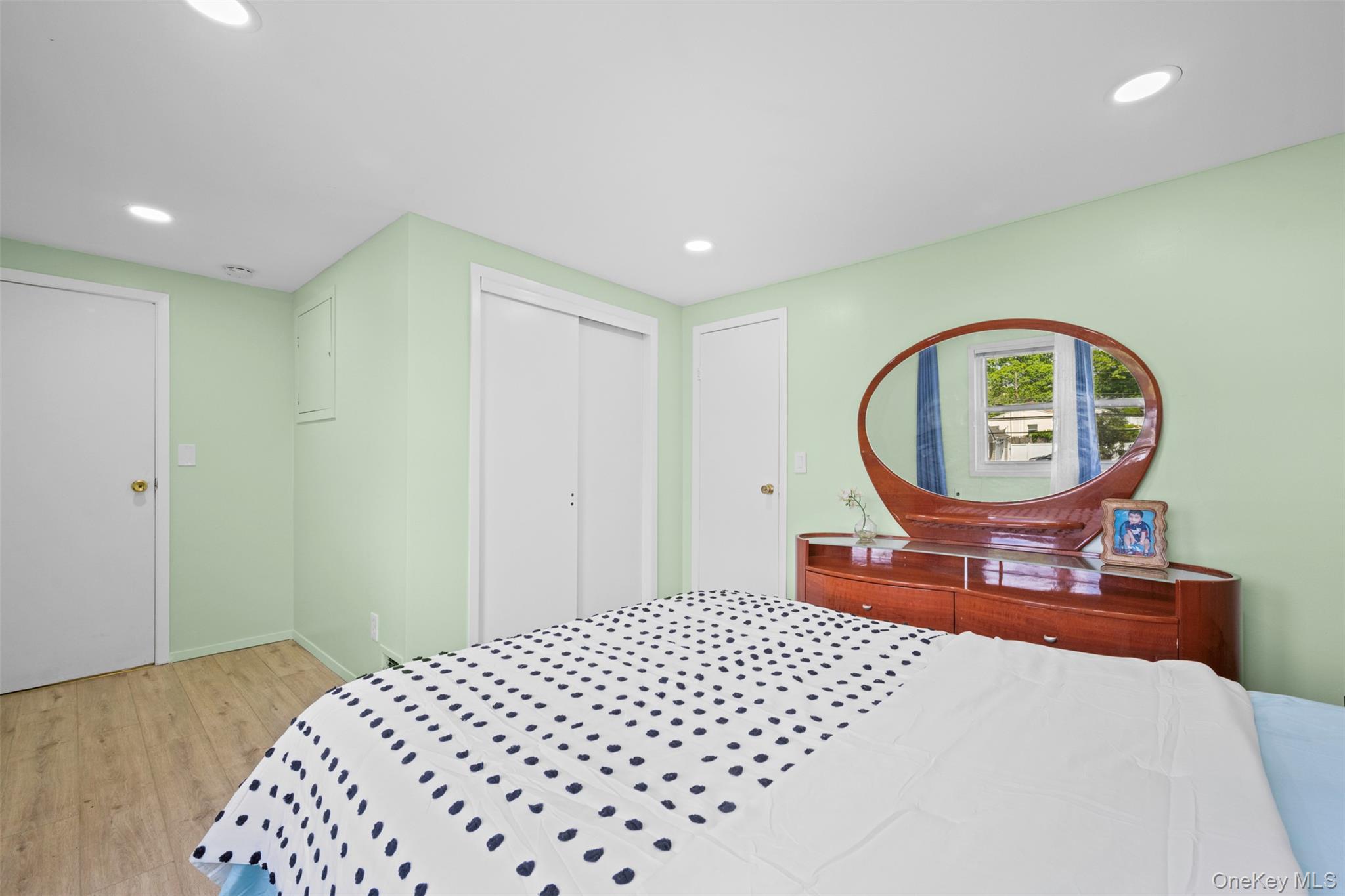 21 Westgate Road, Massapequa Park, NY 11762