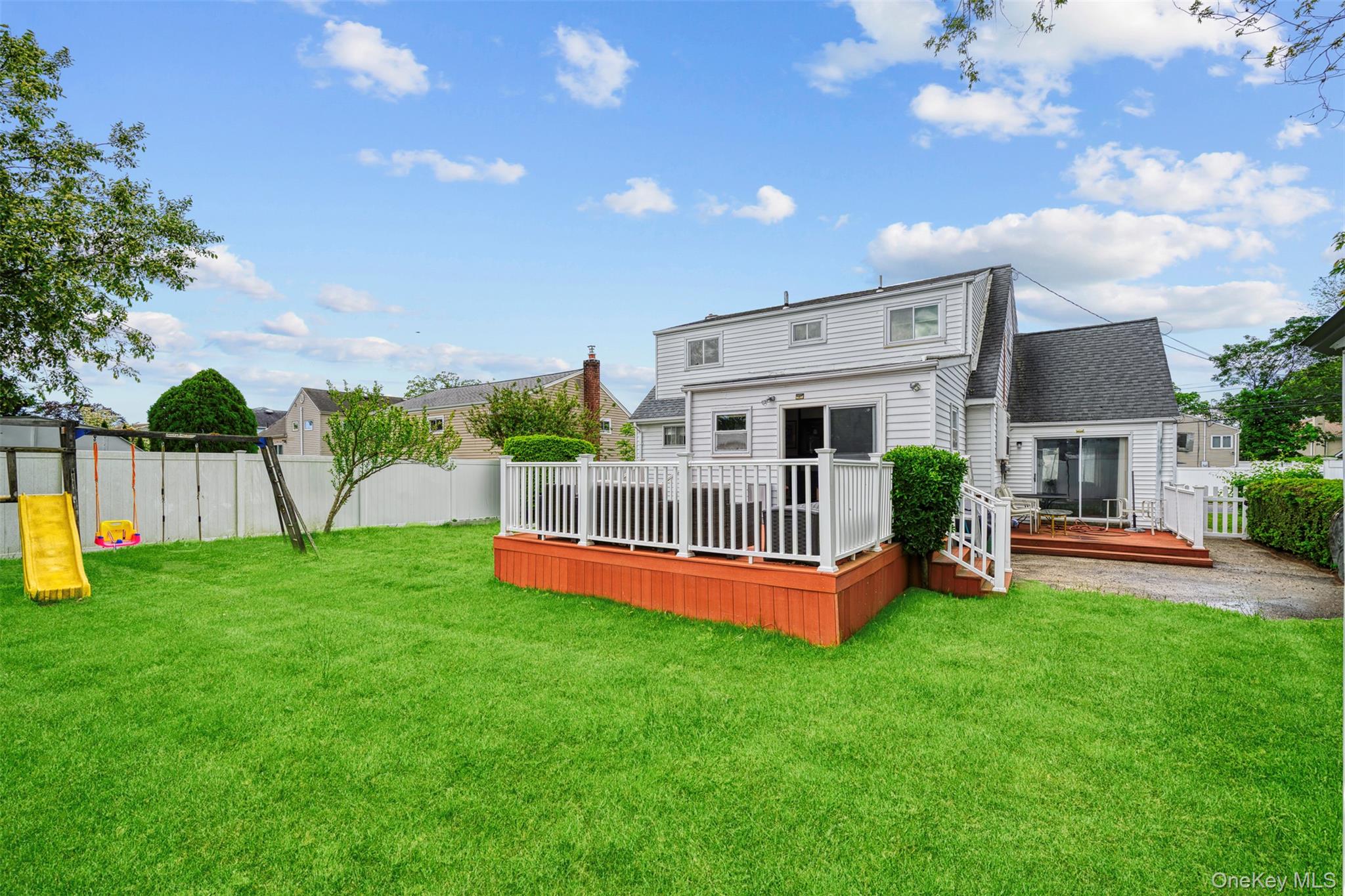 21 Westgate Road, Massapequa Park, NY 11762