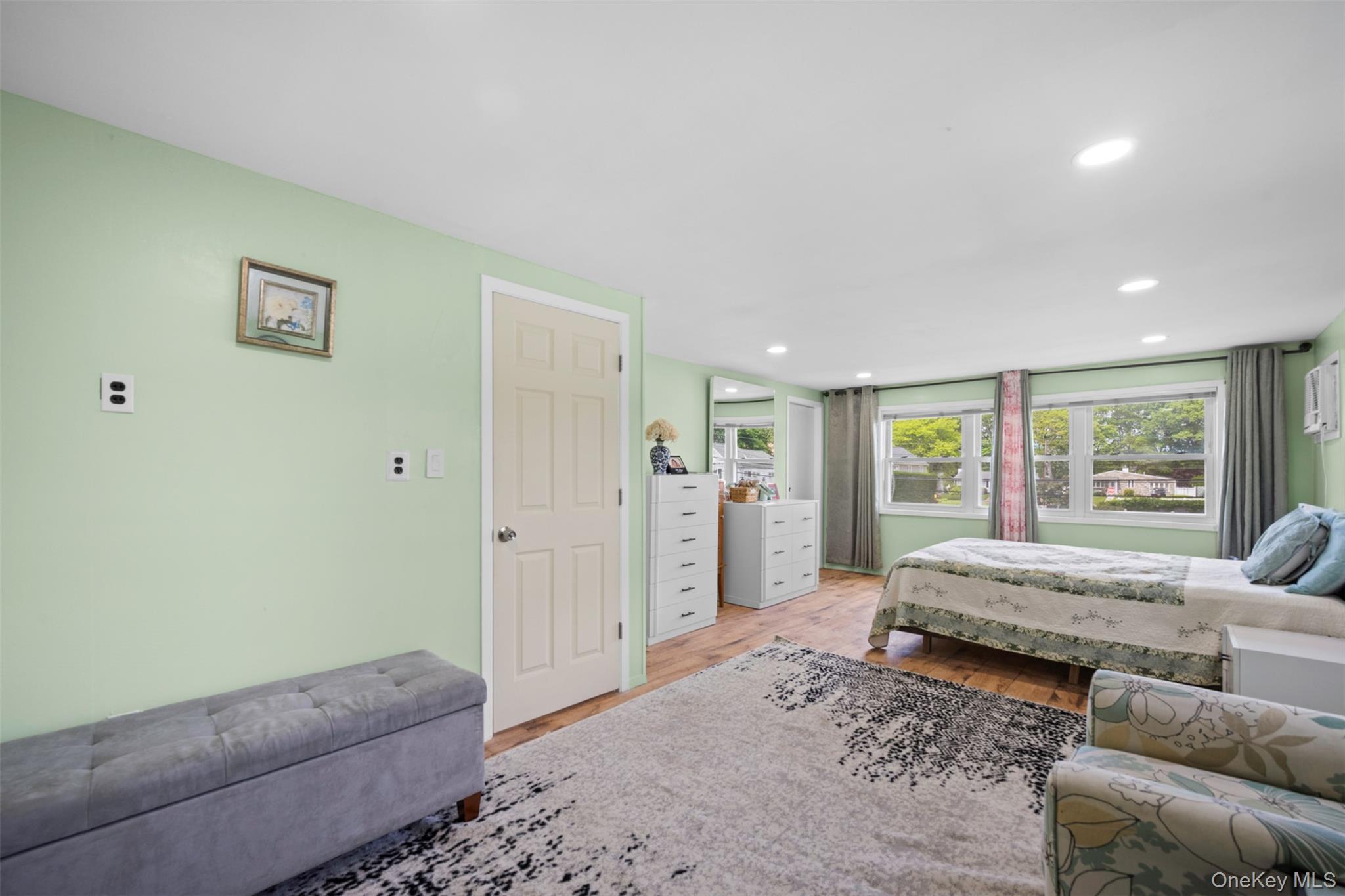 21 Westgate Road, Massapequa Park, NY 11762