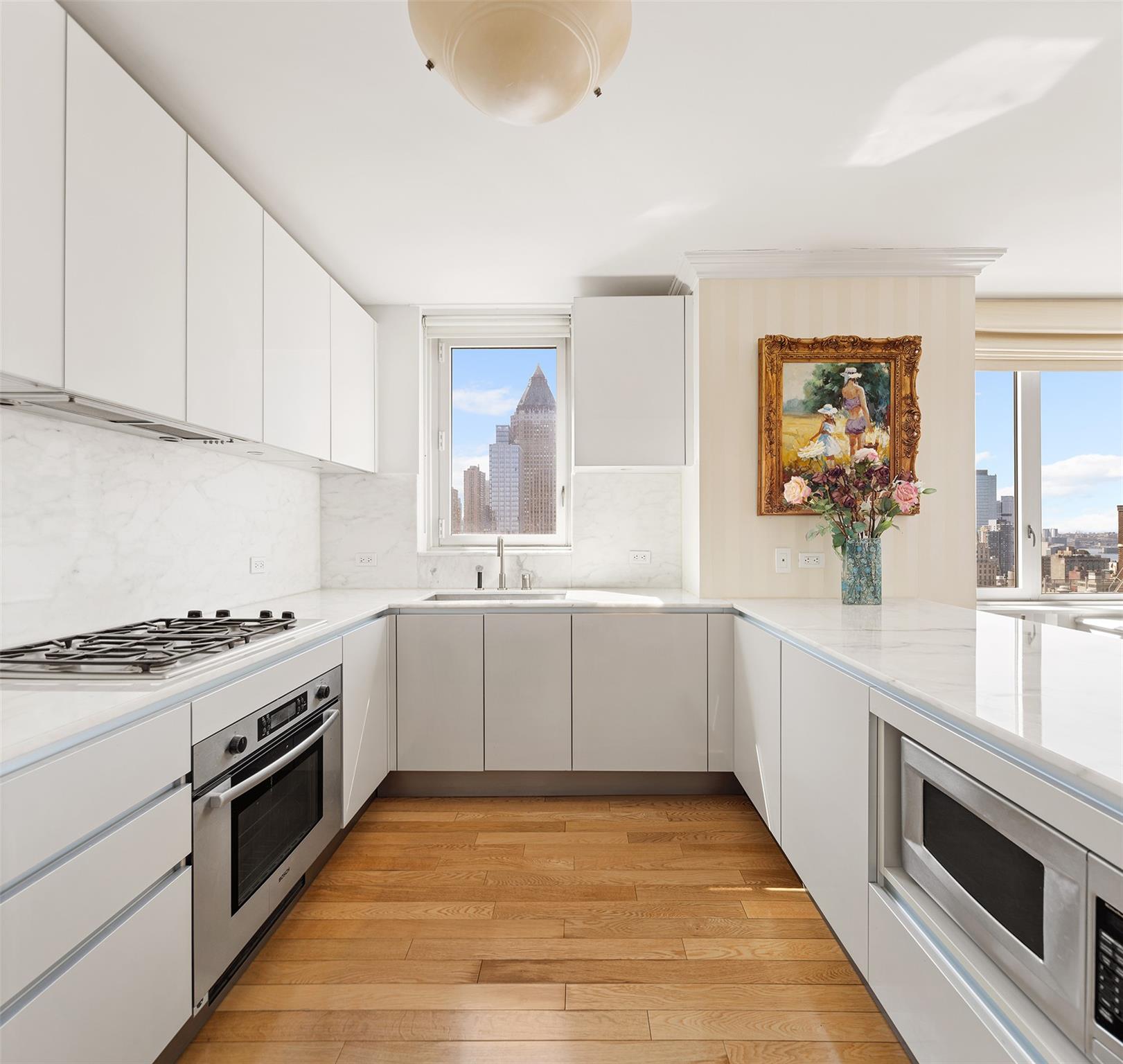 322 W 57th Street # 33U, New York (Manhattan), NY 10019