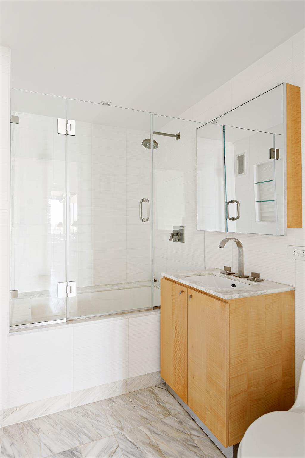 322 W 57th Street # 33U, New York (Manhattan), NY 10019