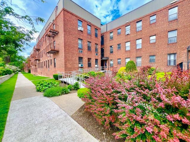 215-19 48 Avenue # 3C, Bayside, NY 11364