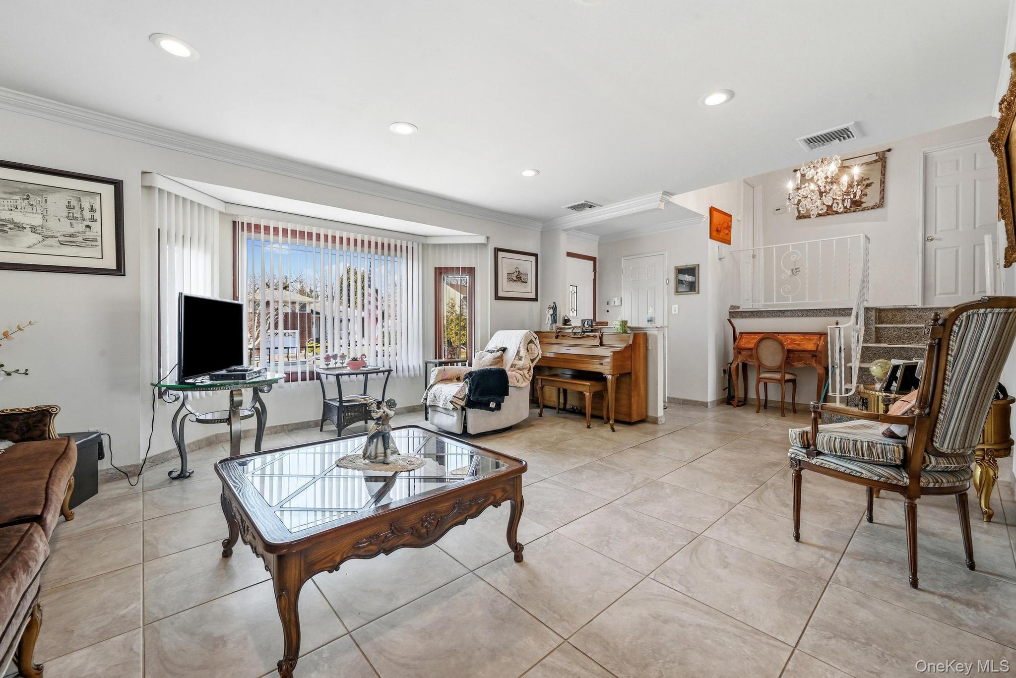 3 Chapin, Farmingdale, NY 11735